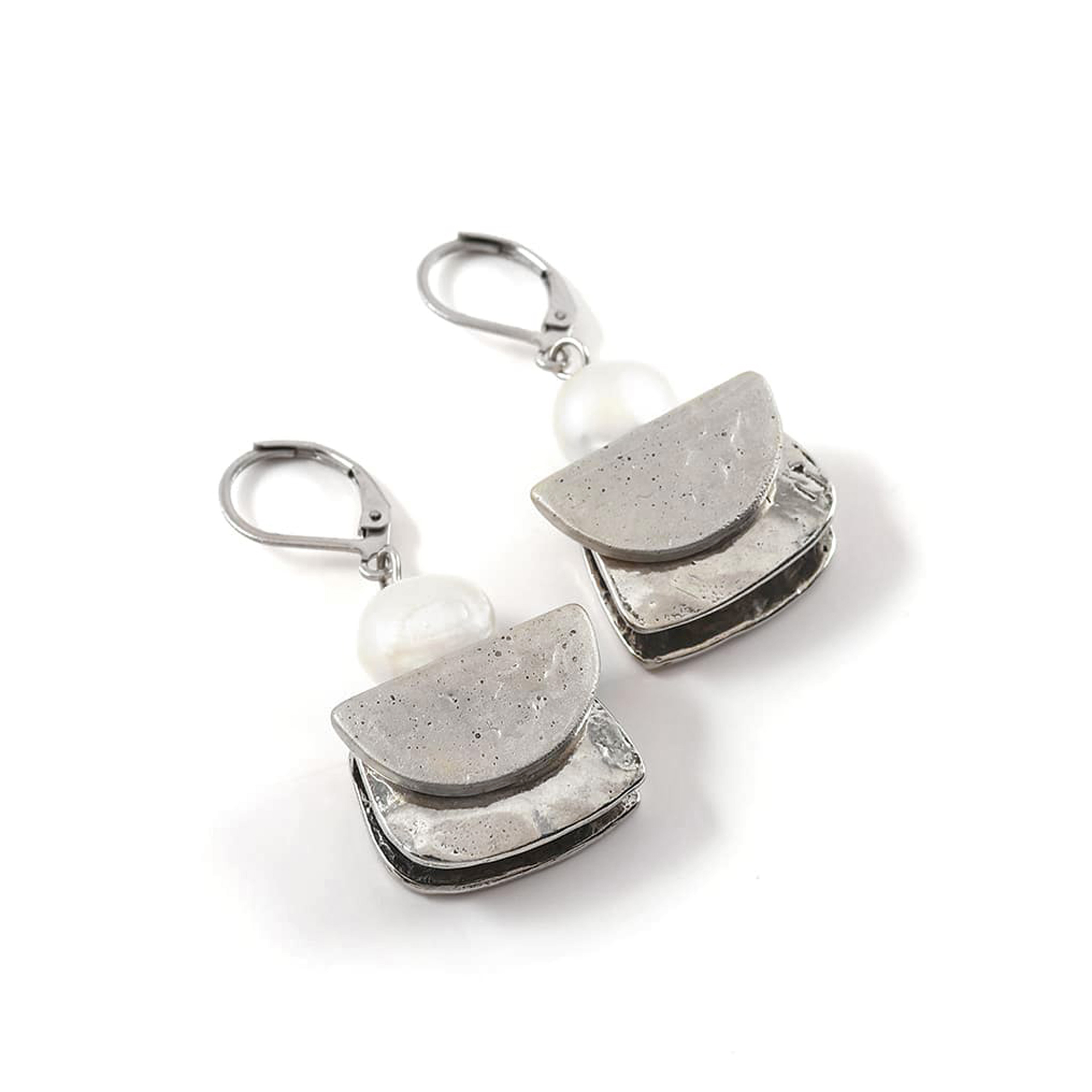 Tiny Motif】K10ダイヤモンドハートピアス（0.03ct）｜ピアス